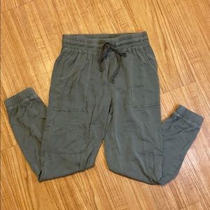 American eagle jogger in olive